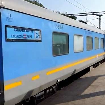 Gatimaan Exp Delhi Agra Train Tour